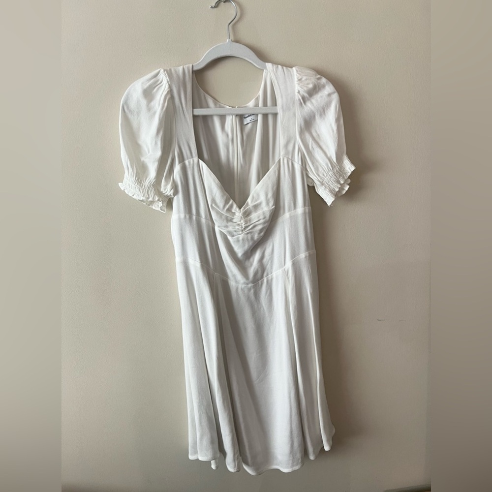 NWOT women’s aritzia white linen sweat heart neck line mini dress